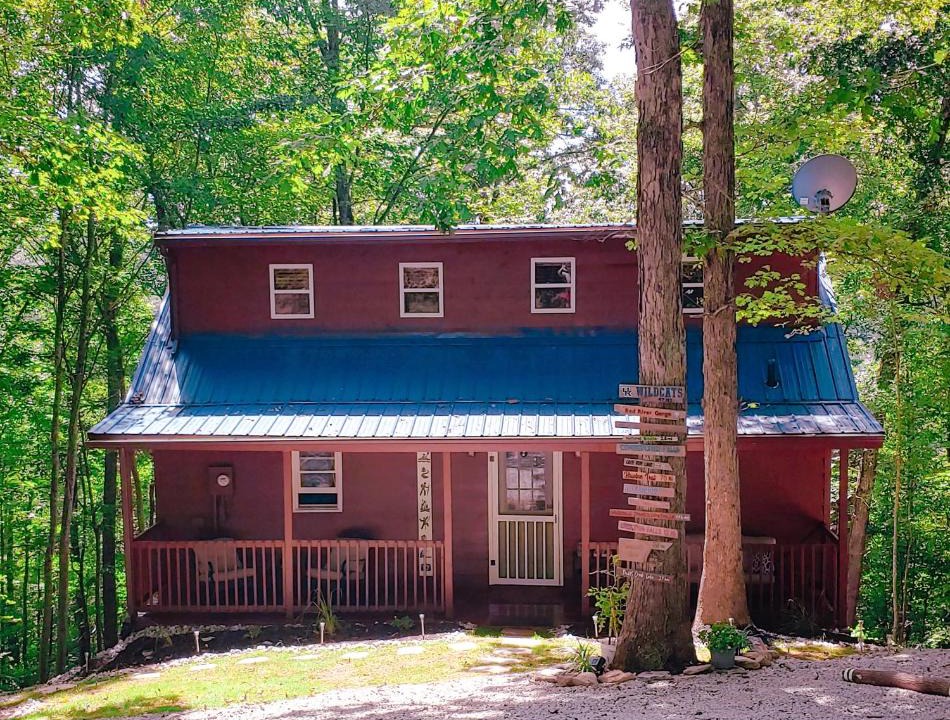 Stanton House | Trailseeker Cabin w King Bed Hot Tub at Red River Gorge Natural Bridge