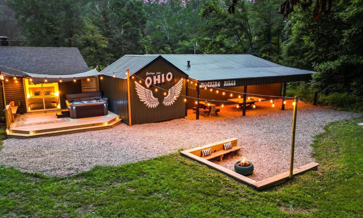 South Bloomingville Cabin | Tranquil Hocking Hills Cabin For 8: Hot Tub, Games