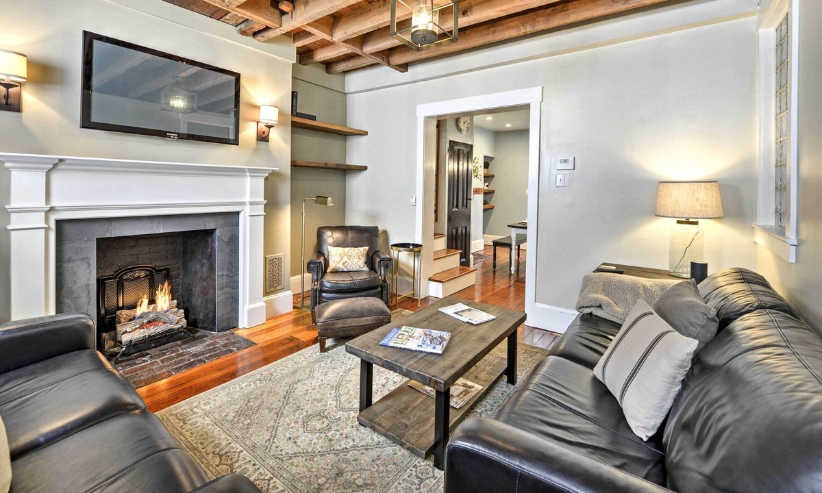 Gayborhood House | Trinity Home in Center City with Free Parking!