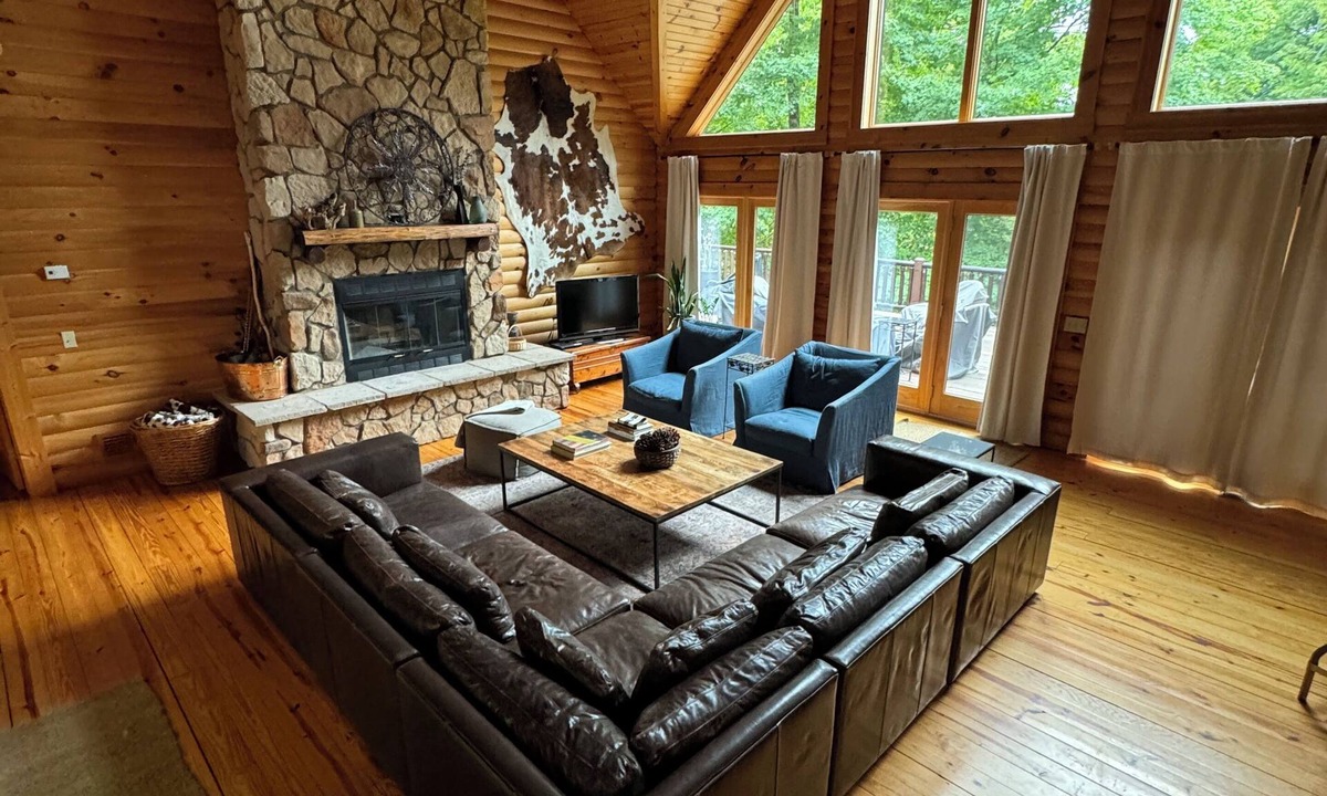 Perrysville Cabin | Trove of Trees Log Cabin in Mohican Area - 24+ wood acres