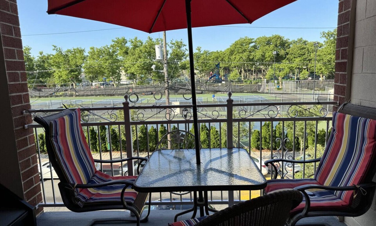 Union City Apartment | Ultra Spacious Penthouse - Apt 2 & 3 Combo -15 Mins from NYC