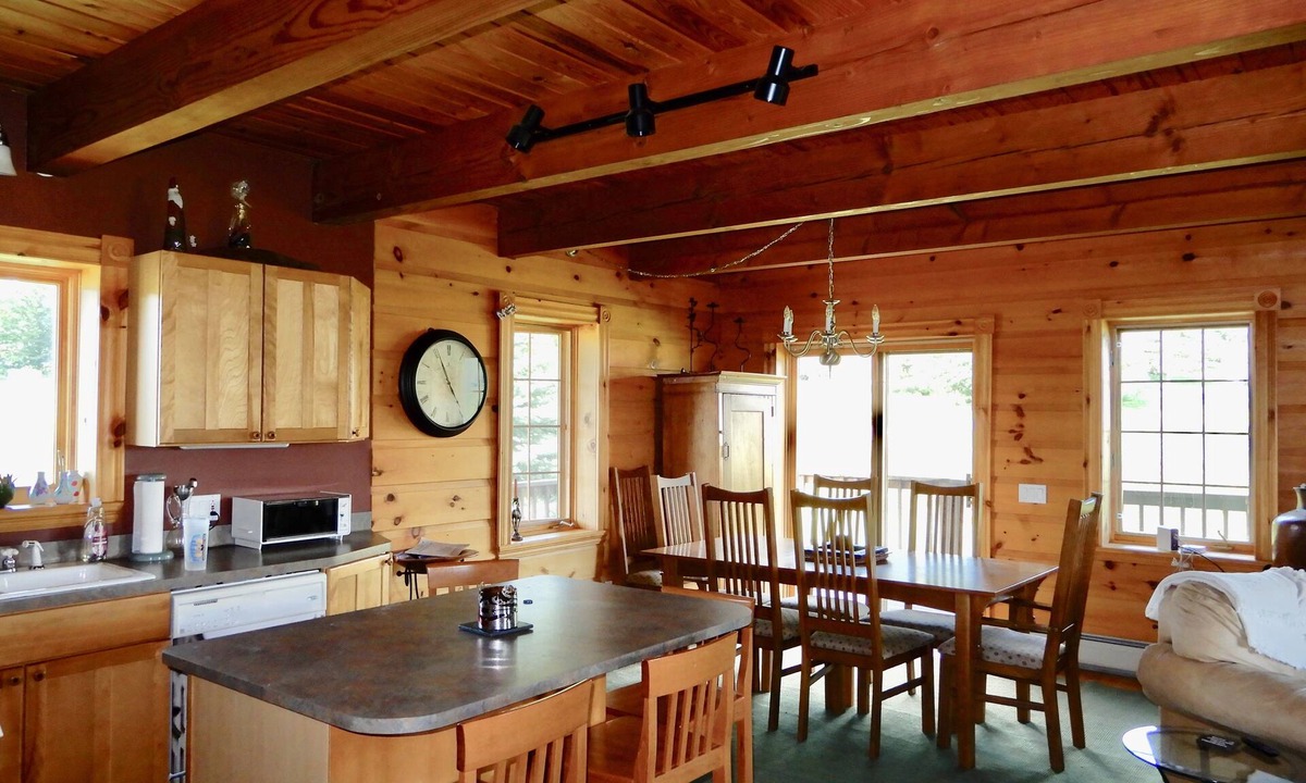 Ellicottville Ski Chalet | UNIQUE Log Style Cozy Ski Chalet - Walking Distance To Town - Pets Welcome