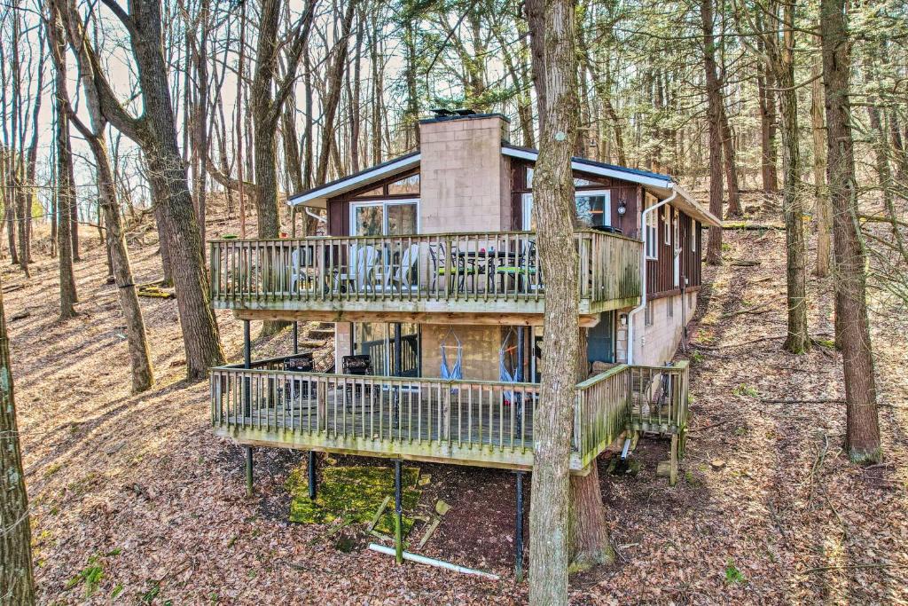 Queen House | Unplugged Mountain Retreat with Porch Swings!