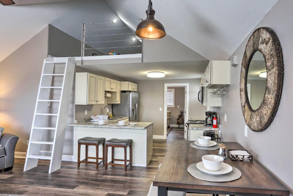 Lorain Apartment | Updated Lake Erie Home about 34 Mi to Cedar Point!