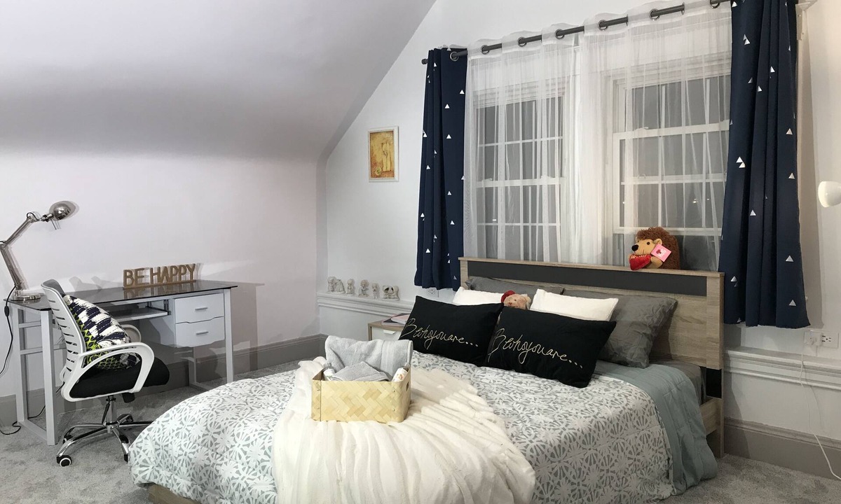 CUF House | Upscale 1BR Loft near UC, DAAP, CCM, Hospital and Zoo w/Parking, 3FL