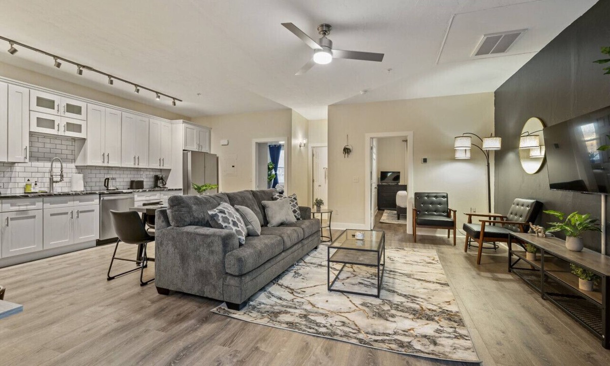 East Liberty Apartment | Upscale 2BR suite ~ Free Parking & Walkable!