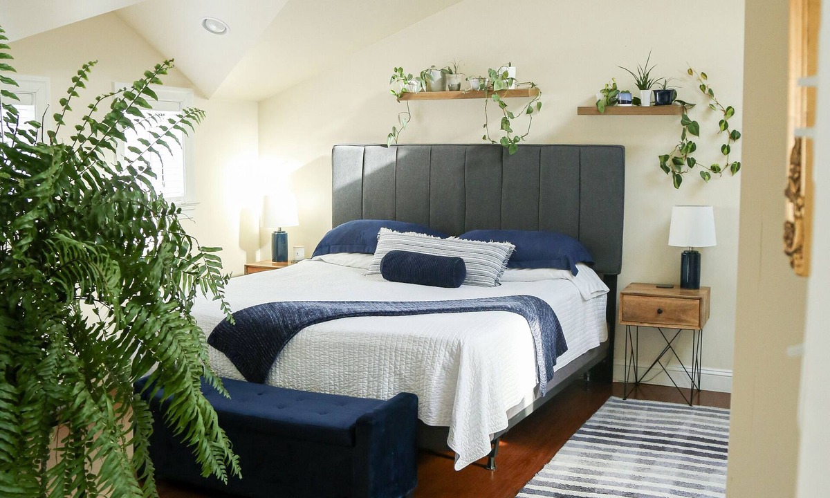Bird In Hand Apartment | Upscale Luxury in Amish Country, King Bed, Jetted Tub & Garden Patio