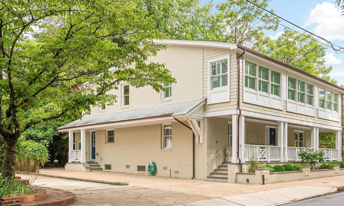 Historic District House | Upscale multi-level retro home with large deck, washer/dryer, and lovely patio