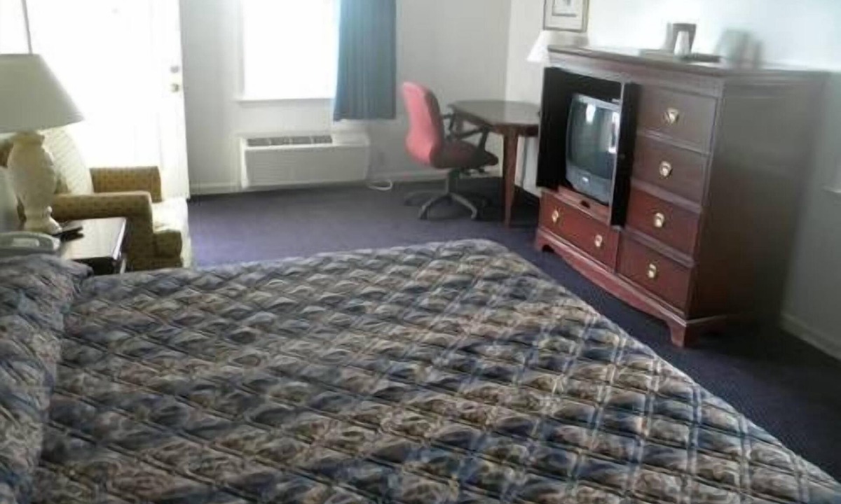 Morgantown Hotel | USA Inn and Suites Morgantown
