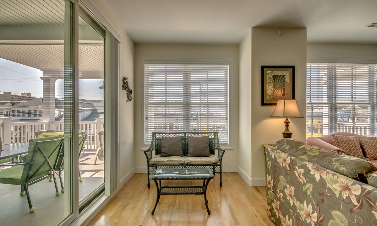 North Wildwood Condo | Vacation Rental 4 bed/3 bath 1Block to Beach/Boardwalk. Beautiful, Spacious.