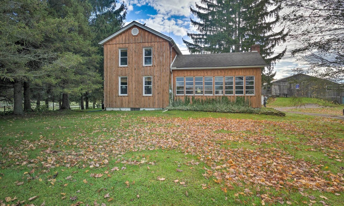 Vintage Farmhouse Half Mi Mount Pleasant Ski | Cambridge Springs