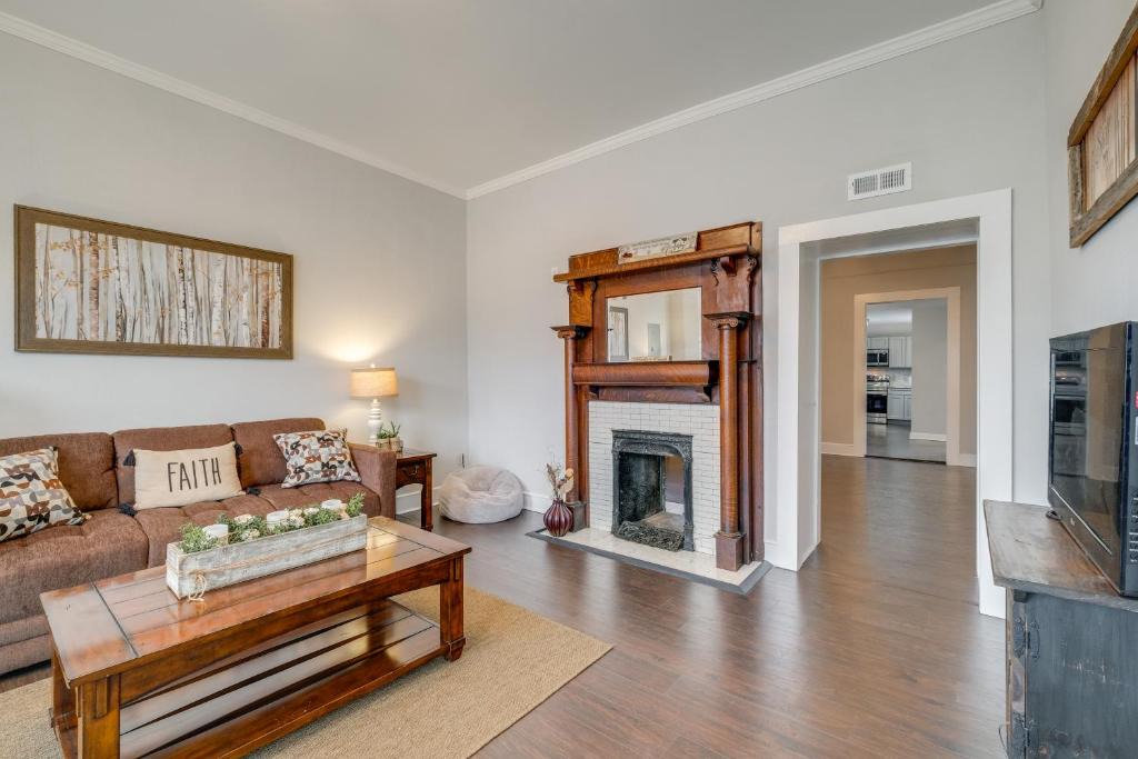 Clifton Forge West House | Virginia Getaway Near Douthat State Park
