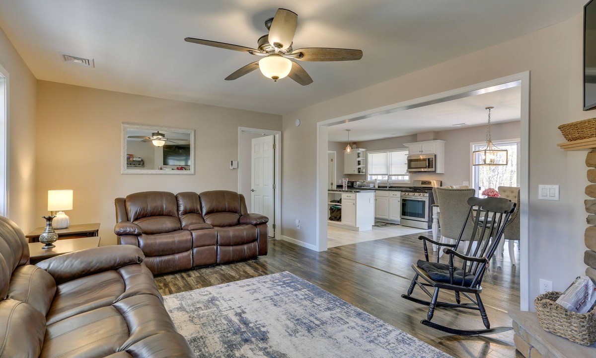 Wallenpaupauk Lake Estates House | Walk to Lake Wallenpaupack: Poconos Vacation Home