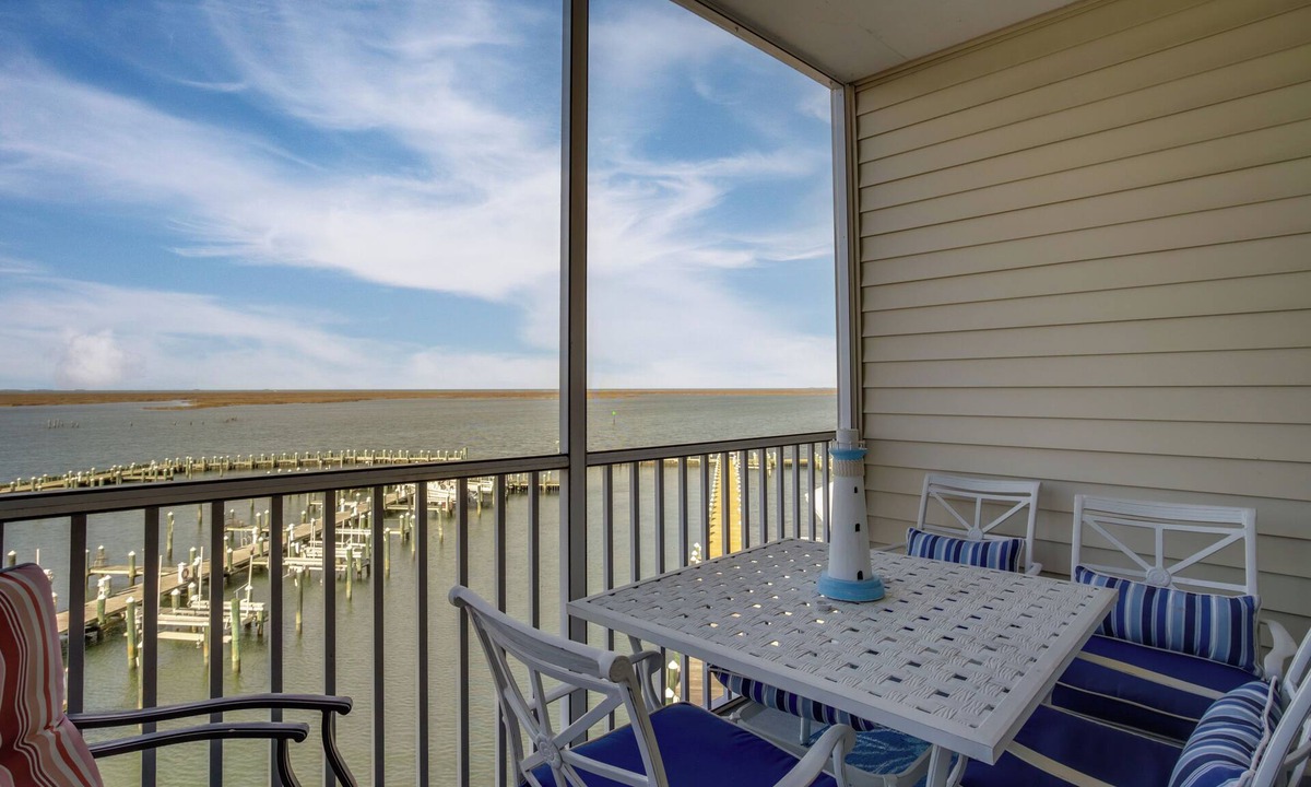 Crisfield Condo | Walk to Main St: Condo w/Pool Access in Crisfield