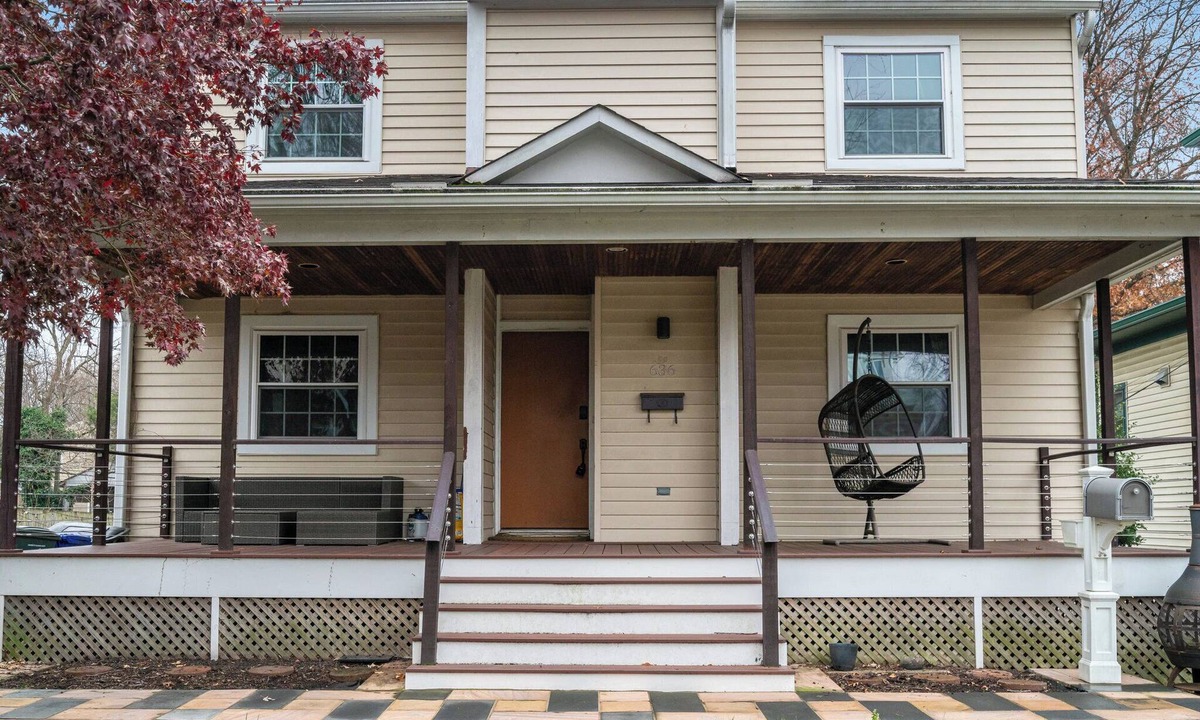 Aurora Highlands House | Walk to Metro-Near Washington DC-Amazon HQ-DCA Airport-Crystal City-Pentagon