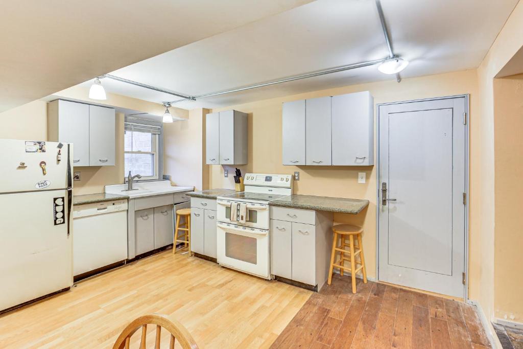 South Side Slopes Apartment | Walkable Studio in the Heart of Pittsburgh!