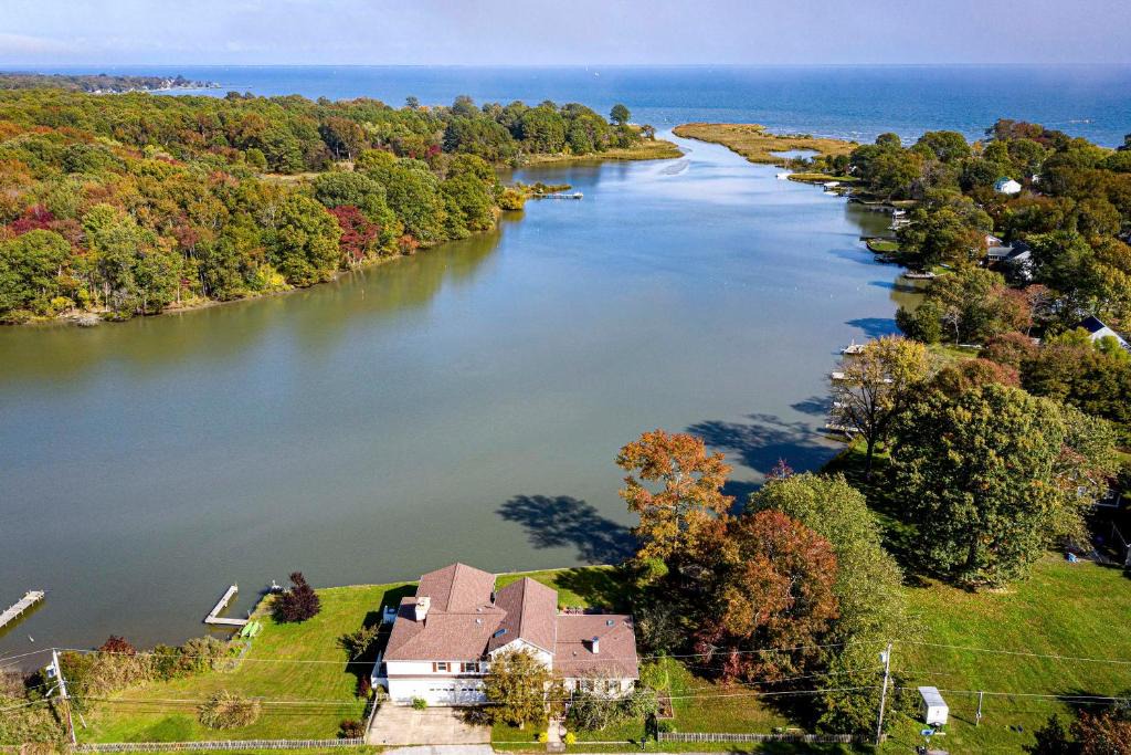 Deale Beach House | Waterfront Deale Home with Hot Tub and Bay Access