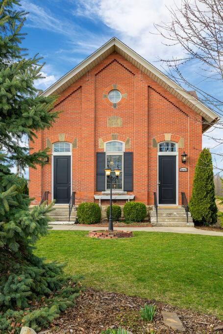 Elyria House | Welcome to our Sweet Little Retreat!