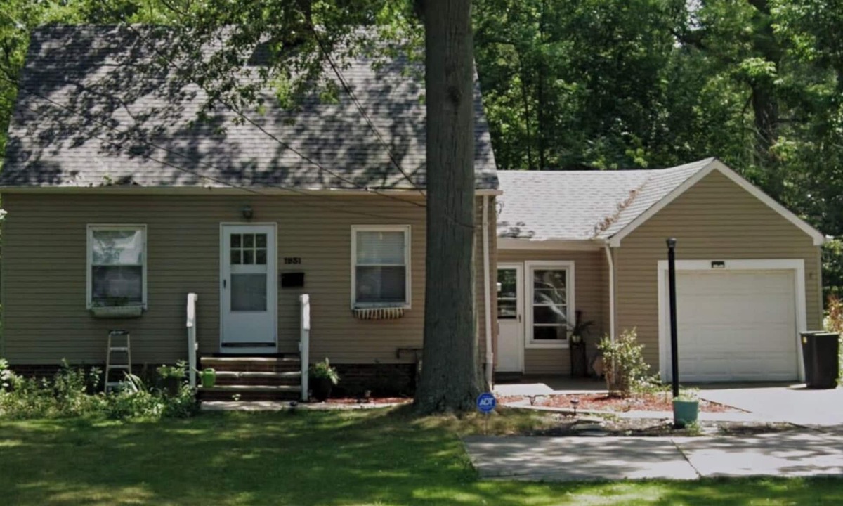 Westlake House | Westlake home tucked into nature - large fenced in yard.