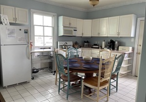1 Block from Cape May Beach & walking distance to center of town- 3rd Floor Unit