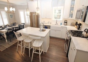1 Block to Beach & Promenade. Walk to downtown shops!