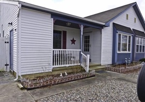 1240 A Vermont Ave! 2 BR/1.5 BA Sleeps 4