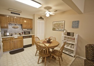 1240 A Vermont Ave! 2 BR/1.5 BA Sleeps 4