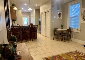 1900s Victorian In Historic Fountain Square. Discounts for Long Term Rentals!