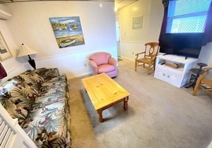 2 bedroom, 1 bath bayfront condo that sleeps 6