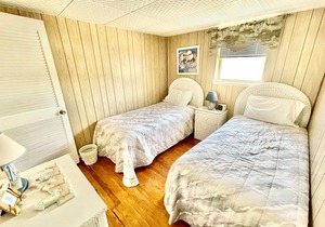 2 Bedroom 1 Bath Seasonal