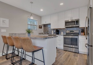 2 Bedroom Unit Near Belmont and Vanderbilt