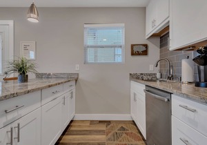 2 Bedroom Unit Near Belmont and Vanderbilt