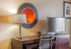 2-Star Hotel ∙ Comfort Suites East Broad at 270