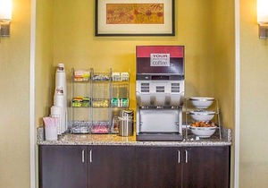 2-Star Hotel ∙ Comfort Suites East Broad at 270
