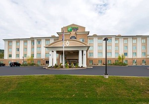 2-Star Hotel ∙ Holiday Inn Express and Suites Dickson City, an IHG Hotel