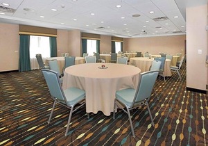 2-Star Hotel ∙ Hampton Inn Bridgeville