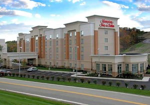 2-Star Hotel ∙ Hampton Inn & Suites Pittsburgh-Meadow Lands