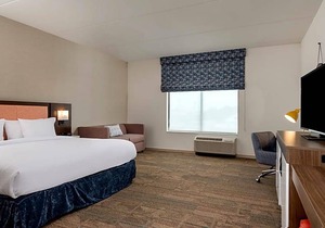 2-Star Hotel ∙ Hampton Inn Baltimore Bayview Campus