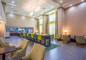 2-Star Hotel ∙ Hampton Inn & Suites Yonkers - Westchester