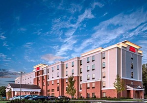 2-Star Hotel ∙ Hampton Inn & Suites Yonkers - Westchester