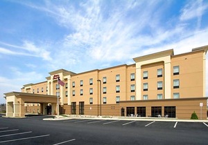2-Star Hotel ∙ Hampton Inn & Suites York South