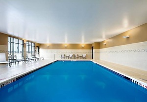 2-Star Hotel ∙ Hampton Inn & Suites York South