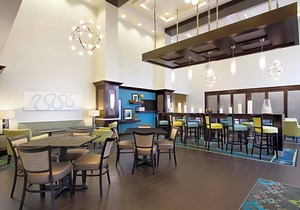2-Star Hotel ∙ Hampton Inn & Suites York South