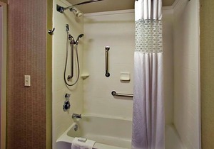 2-Star Hotel ∙ Hampton Inn Bowie