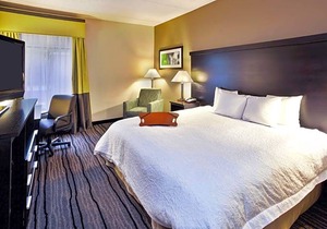 2-Star Hotel ∙ Hampton Inn Bowie