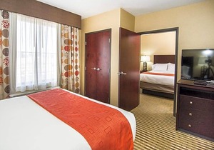 2-Star Hotel ∙ Holiday Inn Express & Suites Elkton - University Area, an IHG Hotel