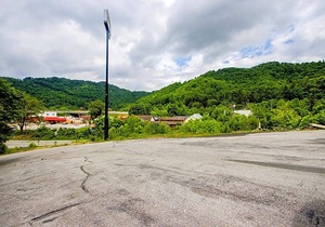 2-Star Hotel ∙ OYO Hotel Chapmanville Inn, WV - Hwy 119