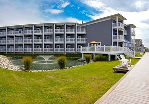 2-Star Hotel ∙ Comfort Suites Chincoteague Island Bayfront Resort
