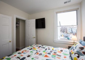 3-min walk to PETWORTH METRO STATION ;10 mins to CONVENTION CENTER: PRIVATE COZY and QUIET BEDROOM and BATHROOM