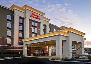 3-Star Hotel ∙ Hampton Inn & Suites Columbus/Easton Area